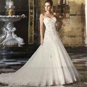Sophia Tolli Liv Size 08 Ivory/Platinum Sweetheart